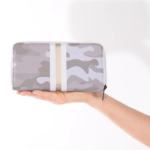 Cash Sahara Wallet Beige Camo with Rose Gold and White Stripes - Picture 3 of 3
